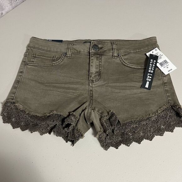 𝅺🆕 Tinsel Denim Shorts - Picture 1 of 8